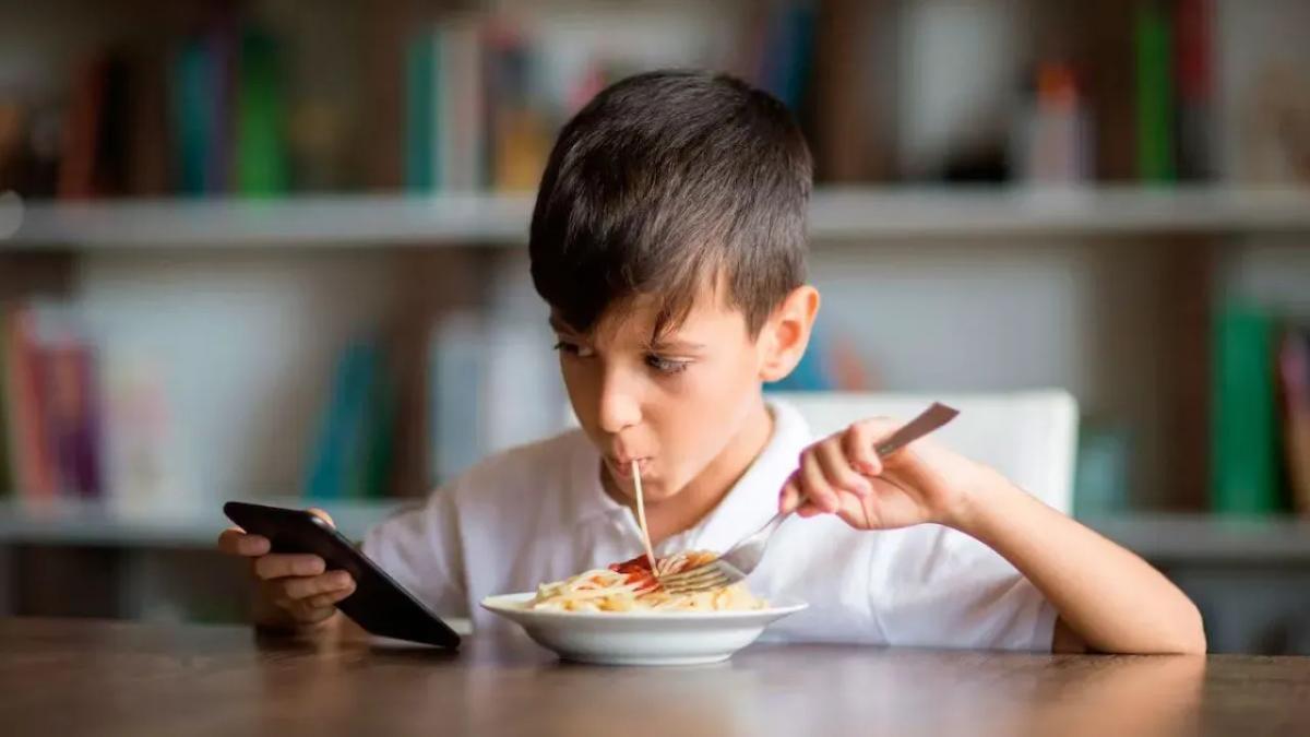 Australia prohíbe las redes sociales a menores de 16: ¿Protección o censura?